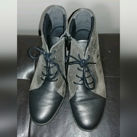 Milano Suave grey heeled booties - Picture 2 of 10